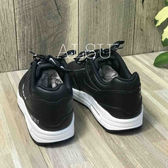 NWT Nike Air Max 1 SE Black W AUTHENTIC - Picture 2 of 6